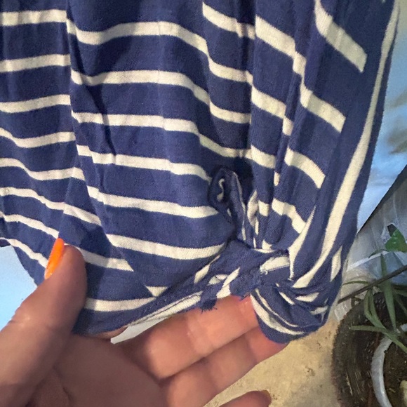 Short Sleeve T-shirt with twisted decorative element on bottom hem. - Picture 2 of 7